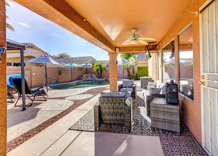 Dom wakacyjny Pets Welcome! Group Retreat W/ Pool In Surprise! *