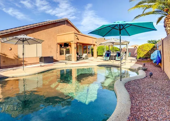 Dom wakacyjny Pets Welcome! Group Retreat W/ Pool In Surprise!
